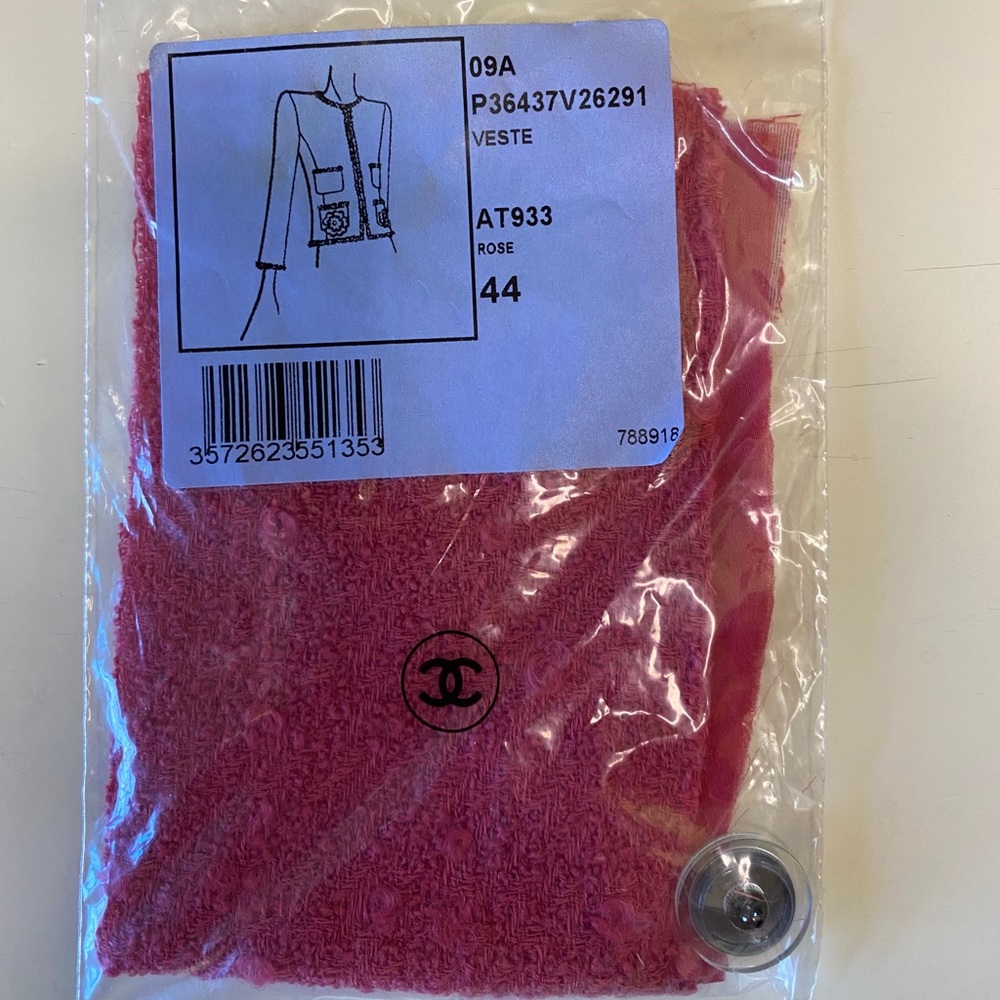 Authentic Classic Coco Chanel Jacket - Picture 16 of 16